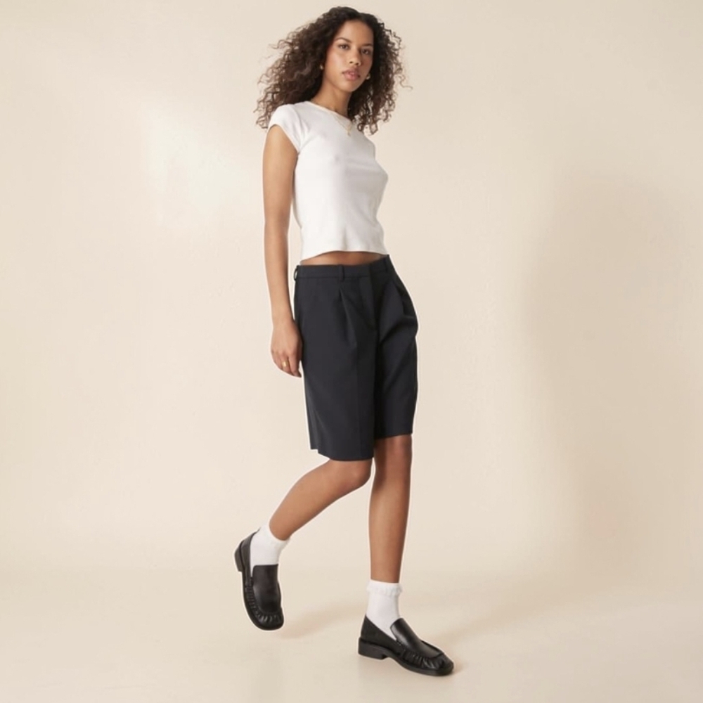 Abercrombie and Fitch Women's Black Wide Leg Bermuda Shorts! Size 28S